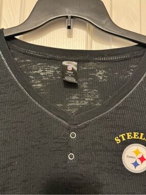 Women’s Black Pittsburgh Steelers V-Neck Shirt